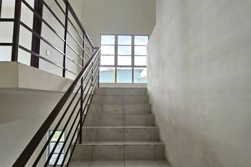 (END LOT) 2 Storey Taman Aqili, Bukit Naga, Seksyen 32, Shah Alam