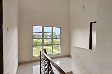 (END LOT) 2 Storey Taman Aqili, Bukit Naga, Seksyen 32, Shah Alam