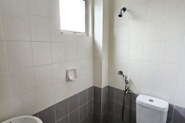 (END LOT) 2 Storey Taman Aqili, Bukit Naga, Seksyen 32, Shah Alam