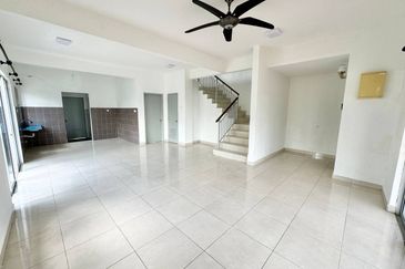 (CORNER LOT) 2 Storey Terrace Taman Kayangan, Mantin, N. Sembilan