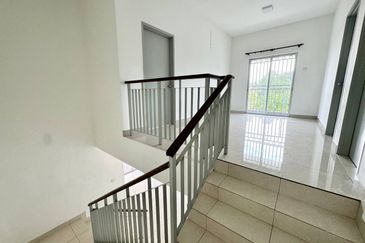 (CORNER LOT) 2 Storey Terrace Taman Kayangan, Mantin, N. Sembilan