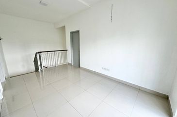 (CORNER LOT) 2 Storey Terrace Taman Kayangan, Mantin, N. Sembilan
