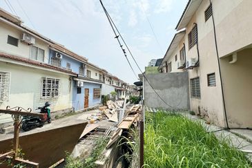 (END LOT) 2.5 Storey Terrace Taman Kota Perdana, Seri Kembangan