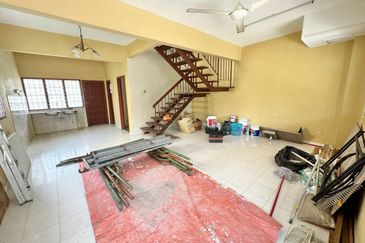 (END LOT) 2.5 Storey Terrace Taman Kota Perdana, Seri Kembangan