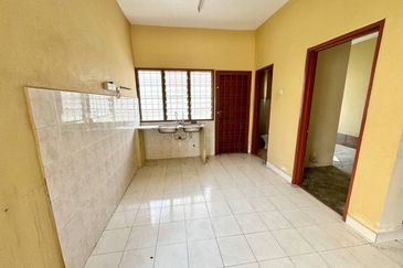 (END LOT) 2.5 Storey Terrace Taman Kota Perdana, Seri Kembangan