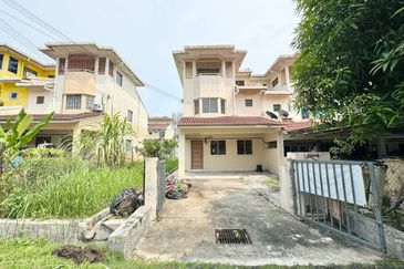 (END LOT) 2.5 Storey Terrace Taman Kota Perdana, Seri Kembangan