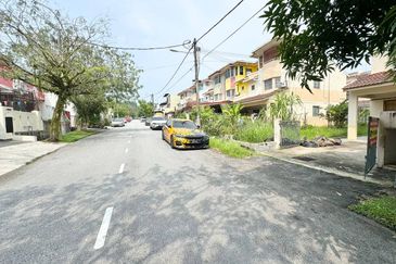 (END LOT) 2.5 Storey Terrace Taman Kota Perdana, Seri Kembangan