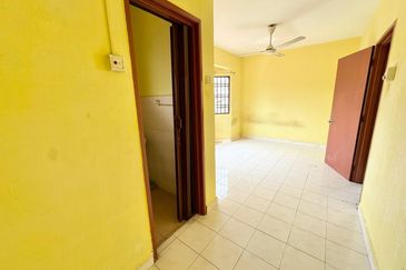 (END LOT) 2.5 Storey Terrace Taman Kota Perdana, Seri Kembangan