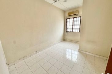 (END LOT) 2.5 Storey Terrace Taman Kota Perdana, Seri Kembangan
