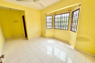 (END LOT) 2.5 Storey Terrace Taman Kota Perdana, Seri Kembangan