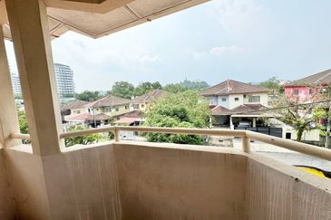(END LOT) 2.5 Storey Terrace Taman Kota Perdana, Seri Kembangan