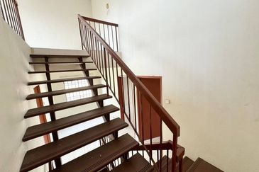 (END LOT) 2.5 Storey Terrace Taman Kota Perdana, Seri Kembangan