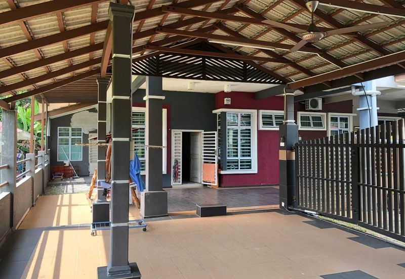 (END LOT) 2 Storey Cluster House Taman Impian Indah Pontian, Johor