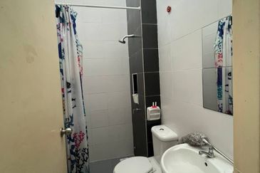 (GATED GUARDED) 2 & Half Storey Terrace House Bandar Seri Alam, Masai