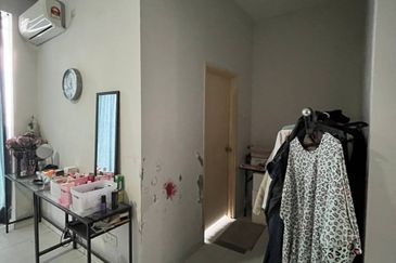 (GATED GUARDED) 2 & Half Storey Terrace House Bandar Seri Alam, Masai