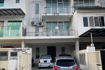 (GATED GUARDED) 2 & Half Storey Terrace House Bandar Seri Alam, Masai