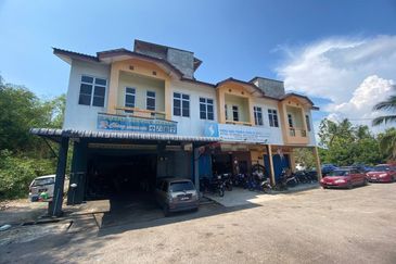 3 Units 2 Storey Shop Lot @ Jalan Kedongdong Taman Kristal, Parit Semerah, Pontian, Johor