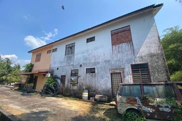 3 Units 2 Storey Shop Lot @ Jalan Kedongdong Taman Kristal, Parit Semerah, Pontian, Johor