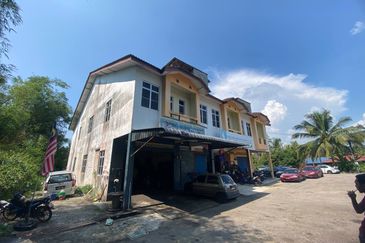 3 Units 2 Storey Shop Lot @ Jalan Kedongdong Taman Kristal, Parit Semerah, Pontian, Johor