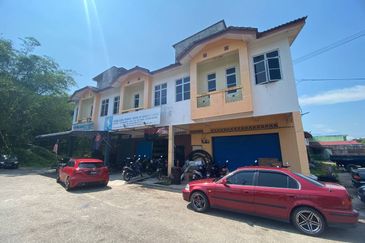 3 Units 2 Storey Shop Lot @ Jalan Kedongdong Taman Kristal, Parit Semerah, Pontian, Johor