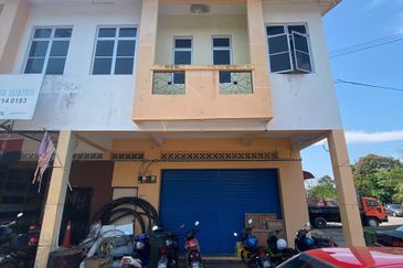 3 Units 2 Storey Shop Lot @ Jalan Kedongdong Taman Kristal, Parit Semerah, Pontian, Johor