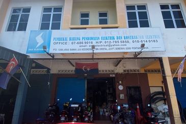 3 Units 2 Storey Shop Lot @ Jalan Kedongdong Taman Kristal, Parit Semerah, Pontian, Johor