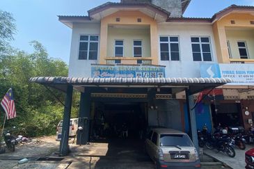 3 Units 2 Storey Shop Lot @ Jalan Kedongdong Taman Kristal, Parit Semerah, Pontian, Johor