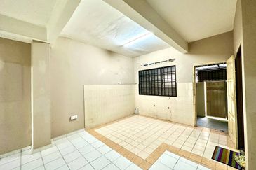 (EXTENDED) 2 Storey Terrace Jalan Kijang Taman Scientex 81700 Pasir Gudang, Johor