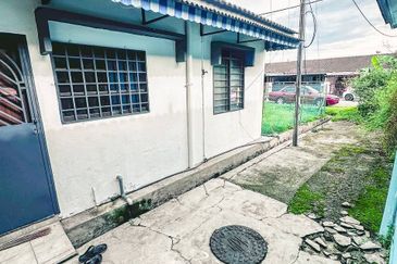 Corner Lot Single Storey Jalan Dato Dagang, Taman Sentosa, Klang