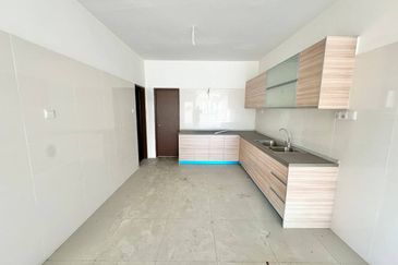 (CORNER UNIT) Sentral Residences 1&2 Condo, Kajang