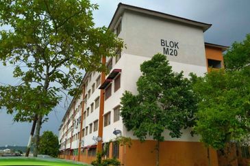 (WELL KEPT) Johan Court Flat @ Alam Perdana, Bandar Puncak Alam