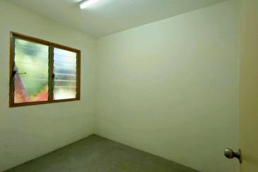 (WELL KEPT) Johan Court Flat @ Alam Perdana, Bandar Puncak Alam