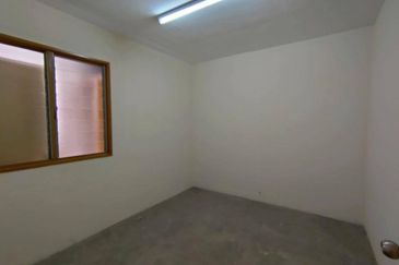 (WELL KEPT) Johan Court Flat @ Alam Perdana, Bandar Puncak Alam