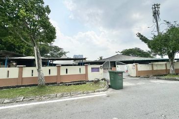 (NEWLY REFURBISHED) Single Storey Terrace BK4, Bandar Kinrara, Puchong