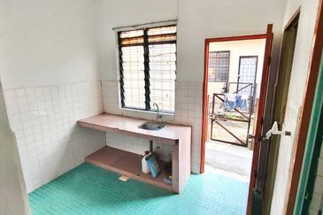 (NEWLY REFURBISHED) Single Storey Terrace BK4, Bandar Kinrara, Puchong