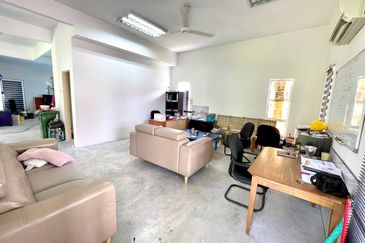 (EXTRA LAND) Bungalow 2 Storey Terrace Mahkota Hills Taman Tasik Senangin Lenggeng