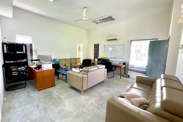 (EXTRA LAND) Bungalow 2 Storey Terrace Mahkota Hills Taman Tasik Senangin Lenggeng
