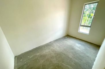 (EXTRA LAND) Bungalow 2 Storey Terrace Mahkota Hills Taman Tasik Senangin Lenggeng