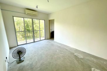 (EXTRA LAND) Bungalow 2 Storey Terrace Mahkota Hills Taman Tasik Senangin Lenggeng