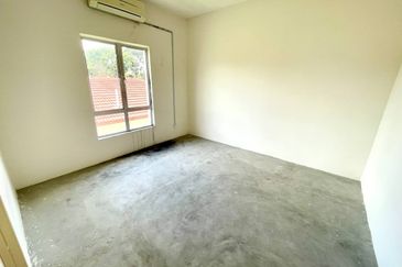 (EXTRA LAND) Bungalow 2 Storey Terrace Mahkota Hills Taman Tasik Senangin Lenggeng