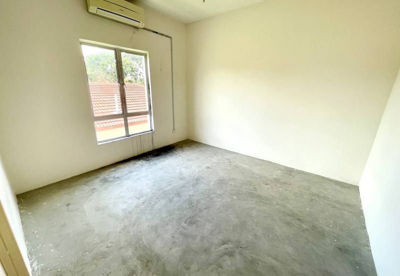 (EXTRA LAND) Bungalow 2 Storey Terrace Mahkota Hills Taman Tasik Senangin Lenggeng