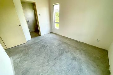 (EXTRA LAND) Bungalow 2 Storey Terrace Mahkota Hills Taman Tasik Senangin Lenggeng