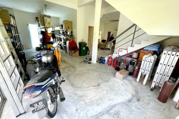 (EXTRA LAND) Bungalow 2 Storey Terrace Mahkota Hills Taman Tasik Senangin Lenggeng