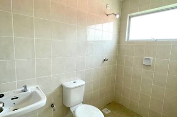 (EXTRA LAND) Bungalow 2 Storey Terrace Mahkota Hills Taman Tasik Senangin Lenggeng