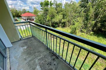 (EXTRA LAND) Bungalow 2 Storey Terrace Mahkota Hills Taman Tasik Senangin Lenggeng