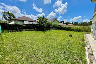 (EXTRA LAND) Bungalow 2 Storey Terrace Mahkota Hills Taman Tasik Senangin Lenggeng