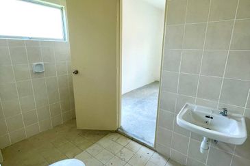 (EXTRA LAND) Bungalow 2 Storey Terrace Mahkota Hills Taman Tasik Senangin Lenggeng