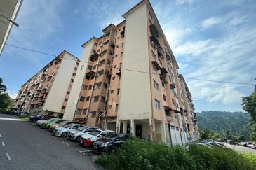 (LOW COST) Blok D Pangsapuri Segar Perdana, Cheras, Selangor
