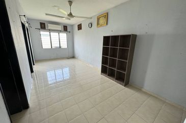 (LOW COST) Blok D Pangsapuri Segar Perdana, Cheras, Selangor
