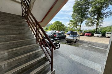 (LOW COST) Blok D Pangsapuri Segar Perdana, Cheras, Selangor